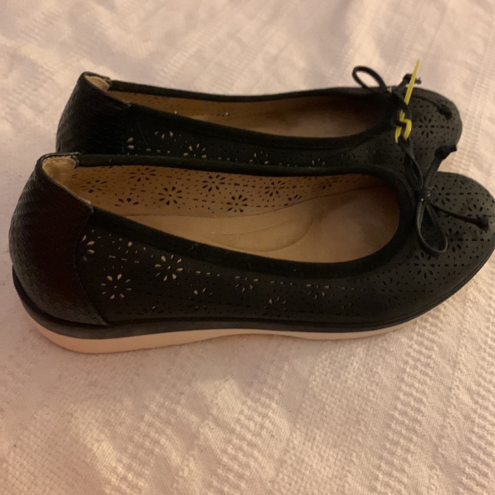 NEW White Mountain leather wedges